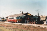 26.10.1996 Litomyšl parní lokomotiva 310.922 a motorový vůz 810 484-6