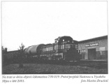 Na trati se občas objeví i lokomotiva 730 019. Právě projíždí Slatinou u Vysokého Mýta v létě 2001. foto Martin Bruchtil