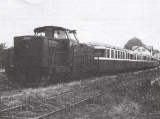 Osobní vlak do Chocně slokomotivou T444.0270 a vozy Balm v Litomyšli v září 1982